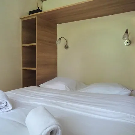 La Roulotte A 10min De Disneyland Paris - & Cabanon Chalifert